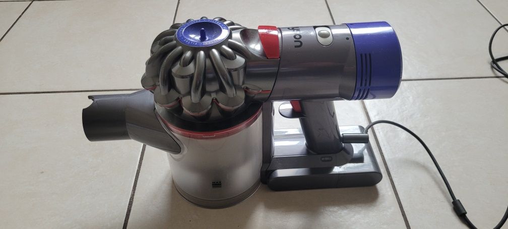 Dyson sv10 пылесос,робочий.
