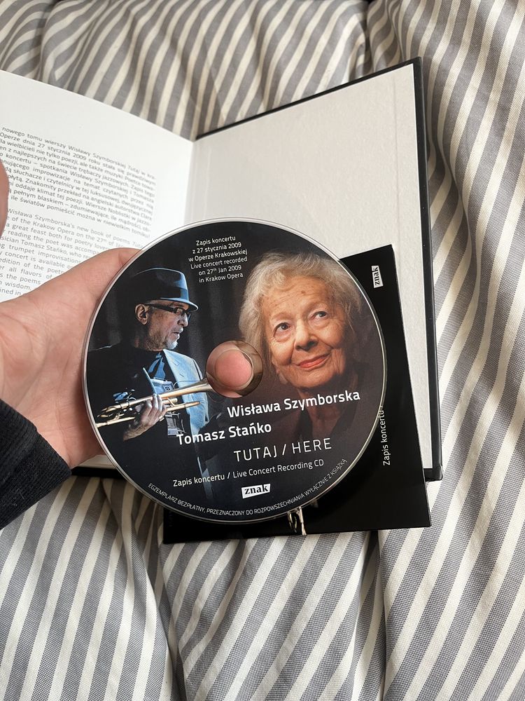 wisława szymborska tutaj/here książka i cd wiersz