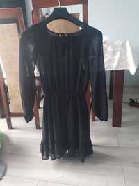 Czarna sukienka z falbanką