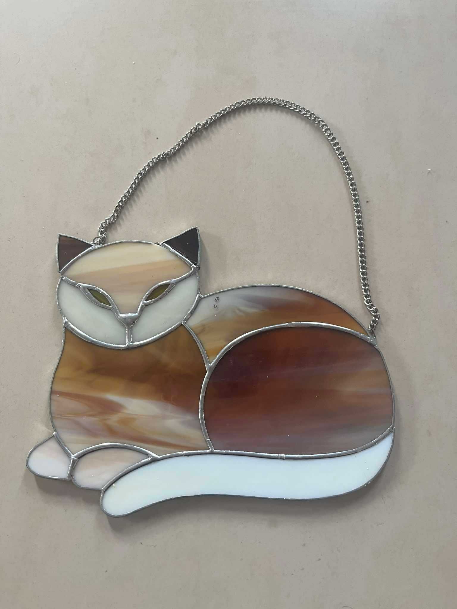 Kot witraż obrazek masa perłowa na łańcuszku 16x13 cm