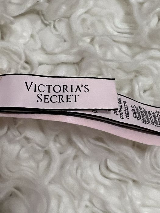Бюстгальтери Victoria Secret