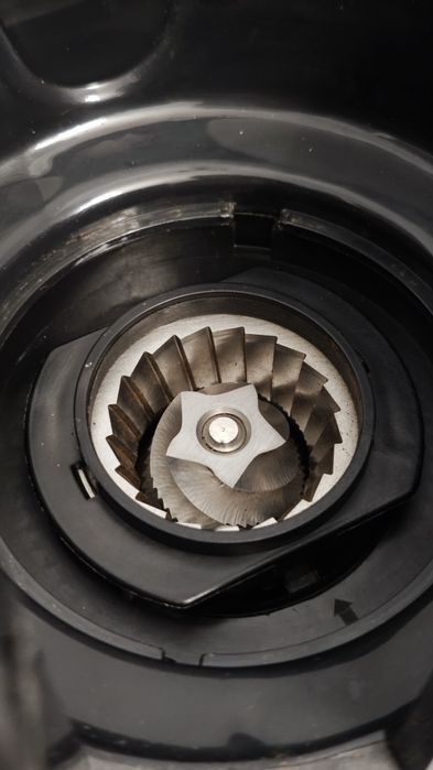 Młynek żarnowy do kawy Wilfa Svart