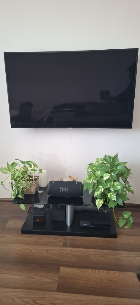 Stolik pod telewizor