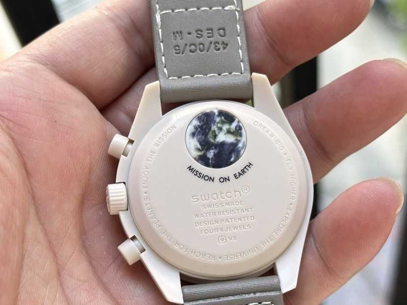 Omega x Swatch SO33T103 - Pustynna Elegancja w Bioceramice