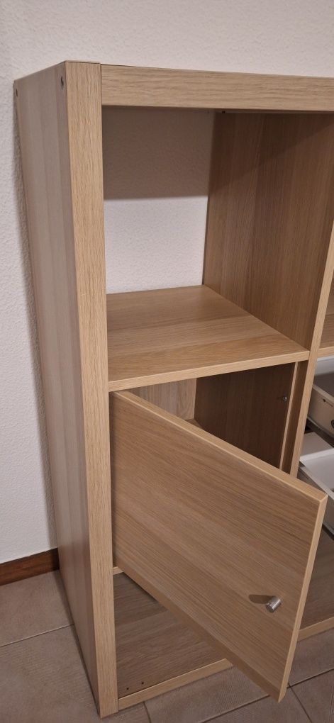Estante "KALLAX" IKEA c/acessórios