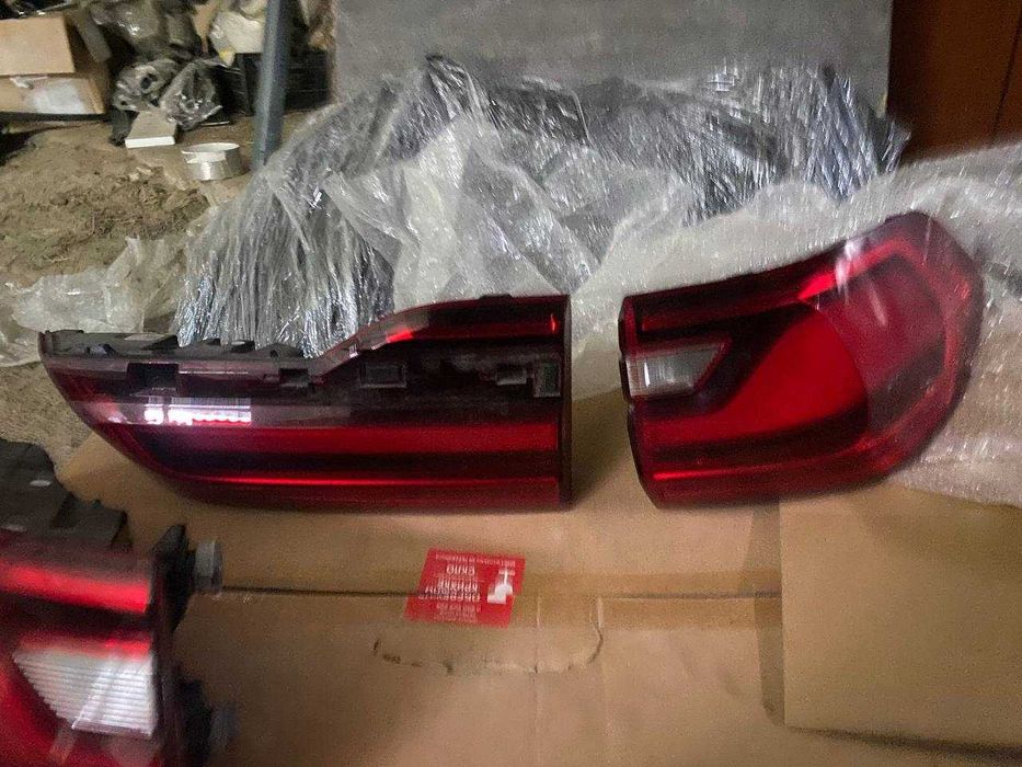 Комплект задніх ліхтарів на BMW xb7 g07 до рест Америка