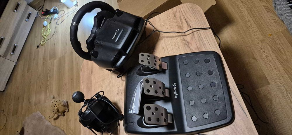 Kierownica Logitech G920  700 zł komplet