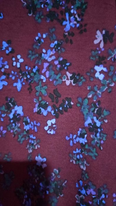 Bordowa sukienka w kwiaty