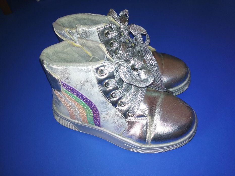 Красивые ботинки для девочки