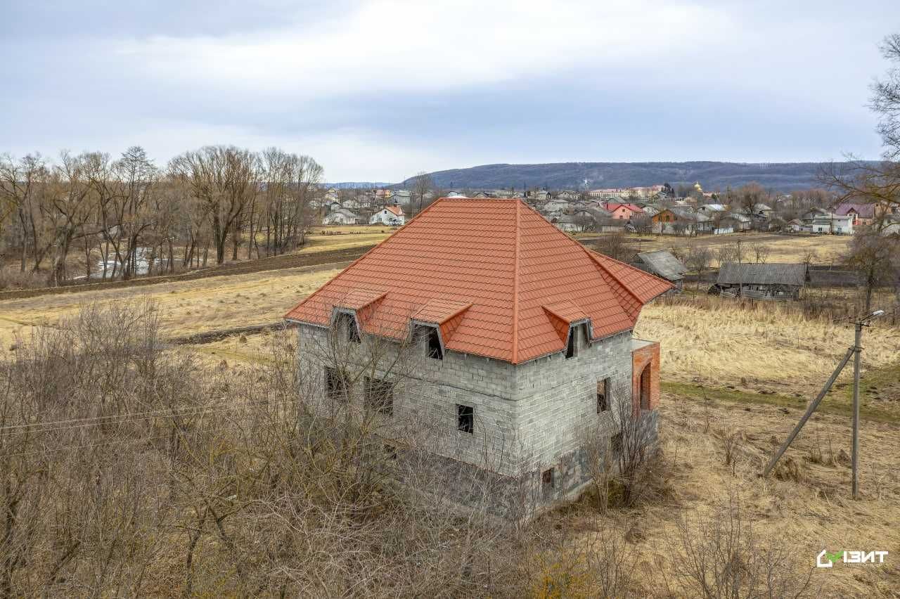 Особняк  передмістя Івано-Франківська. Земля 19 соток