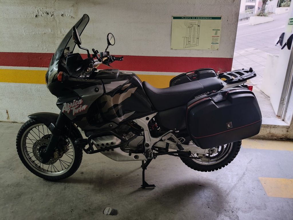 África Twin XRV750