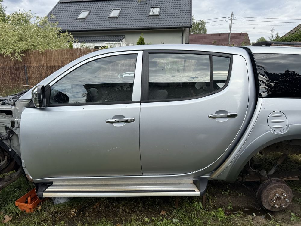 Mistubishi L200 2.5 DID 2009 na czesci
