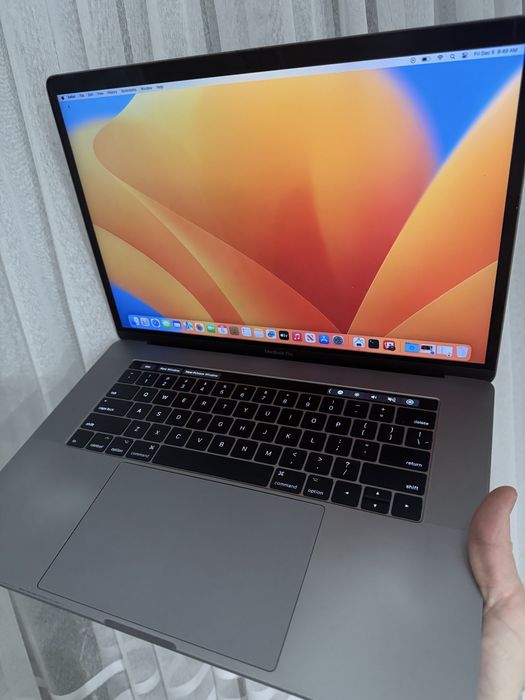 Macbook pro 15 2017 i7 16gb 256