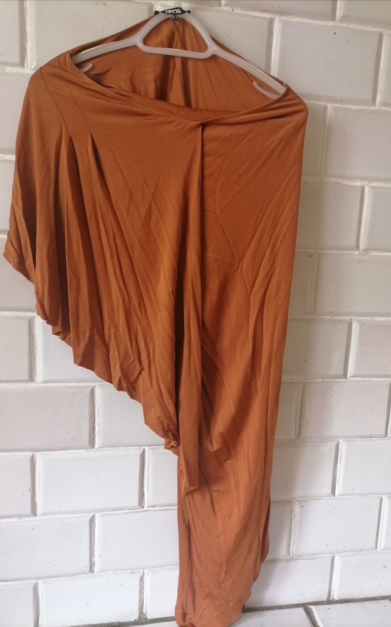 Sukienka damska asos ciekawy krój elegancka Studniówka