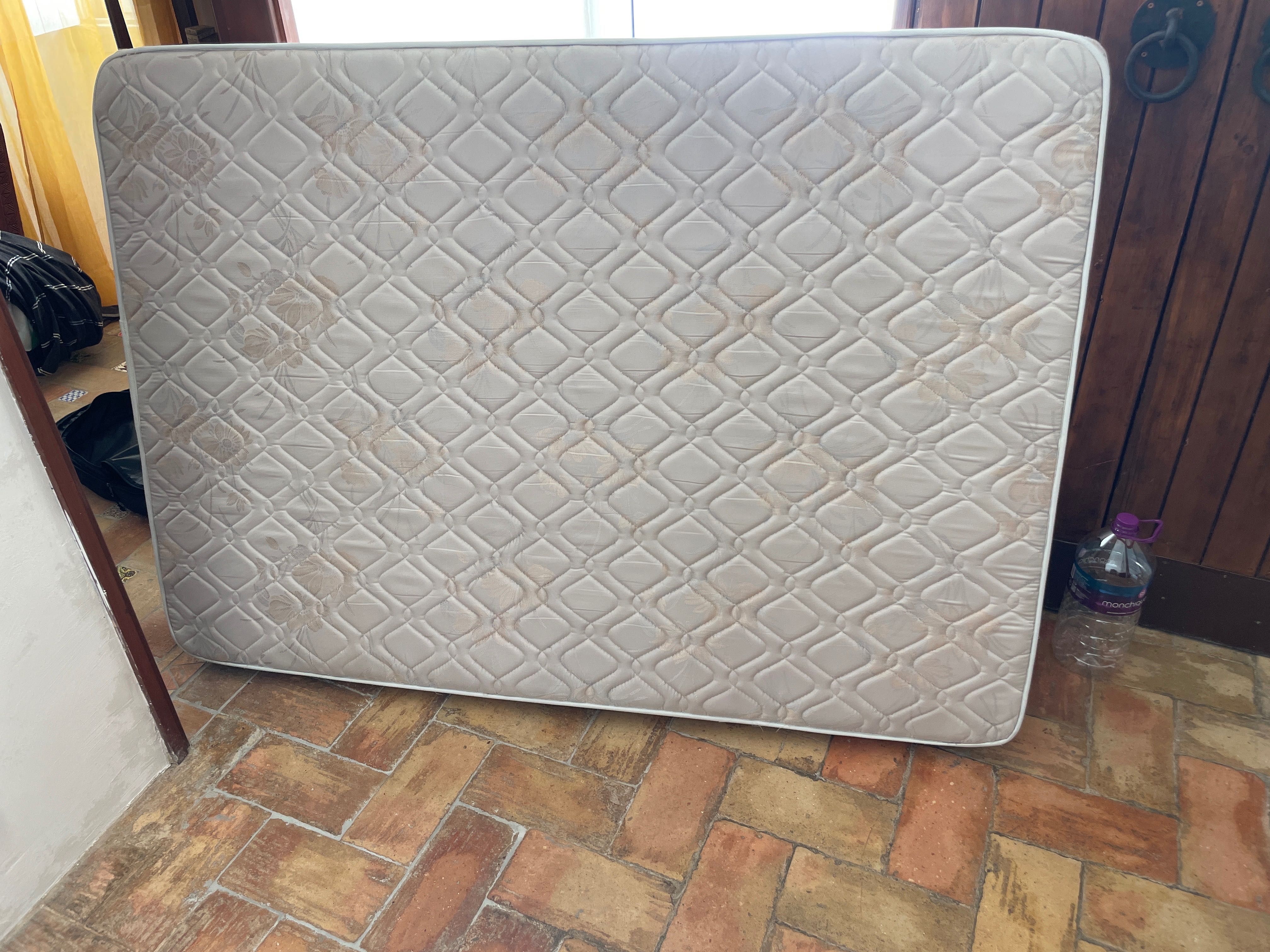 Colchão 
183 cm x 128 cm