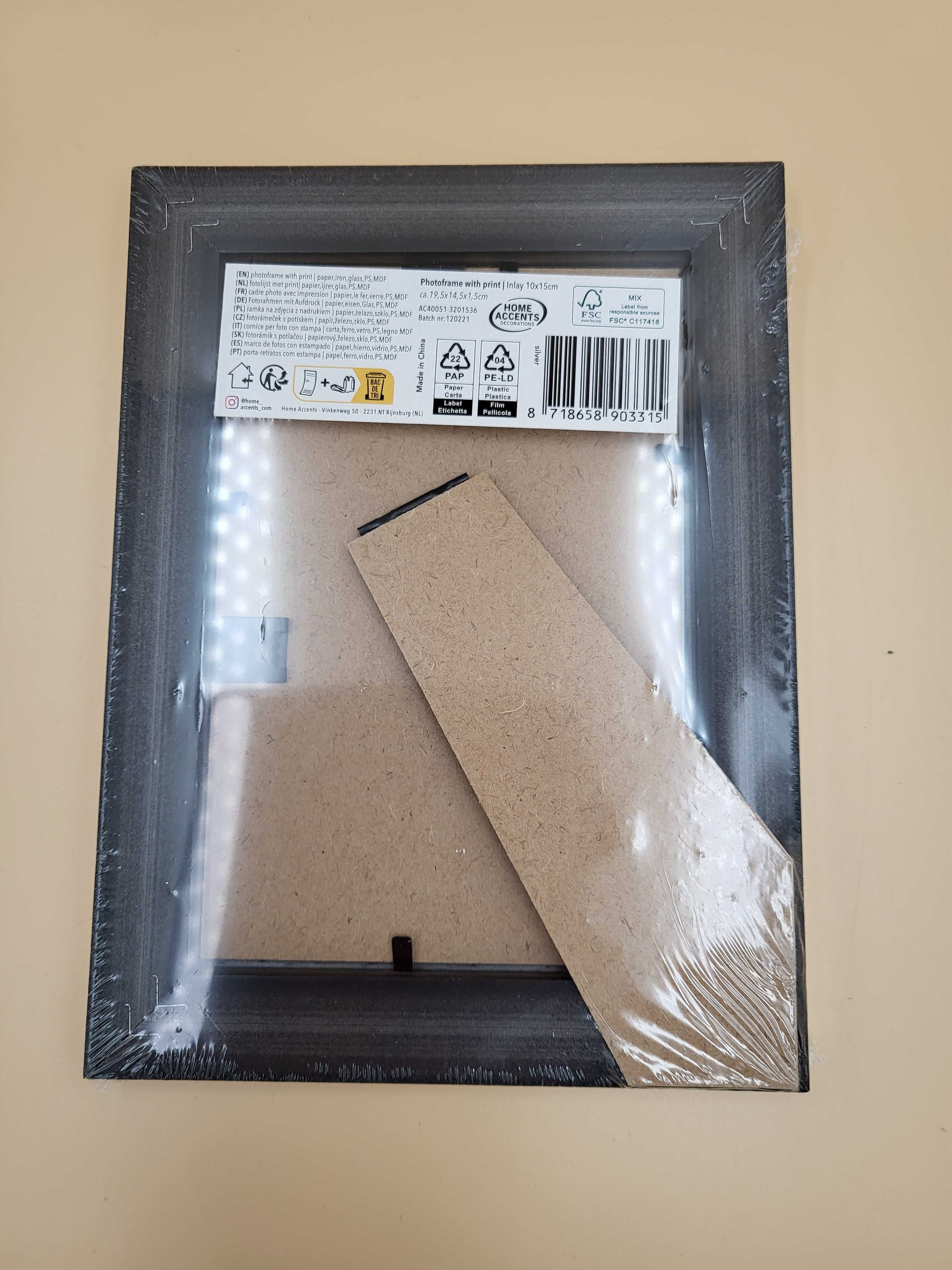 Ramka na jedno zdjęcie 10x15 srebrna prążki