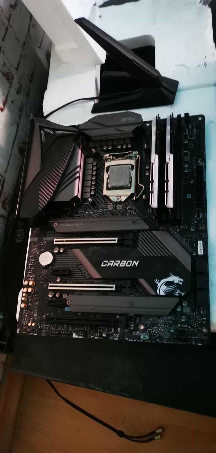 I9 10900k + Płyta głowna Msi mpg z 490  + 32 gb ram cl 16 3600