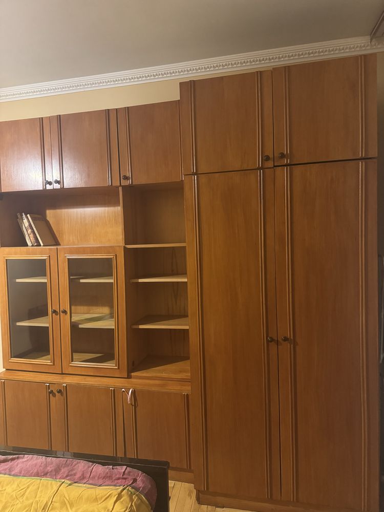 Продам меблі для вітальні,вживані.шафа і сервант