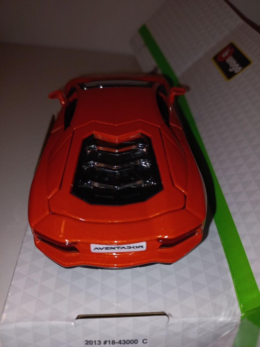 Bburago Lamborghini Aventador Coupe, skala 1:32