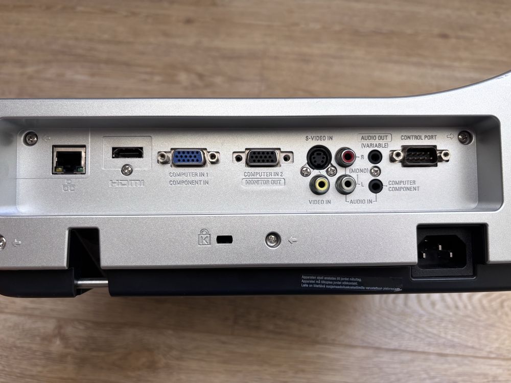 Projektor Sanyo PLC-WL2500 z HDMI