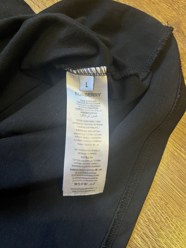 Футболке Burberry