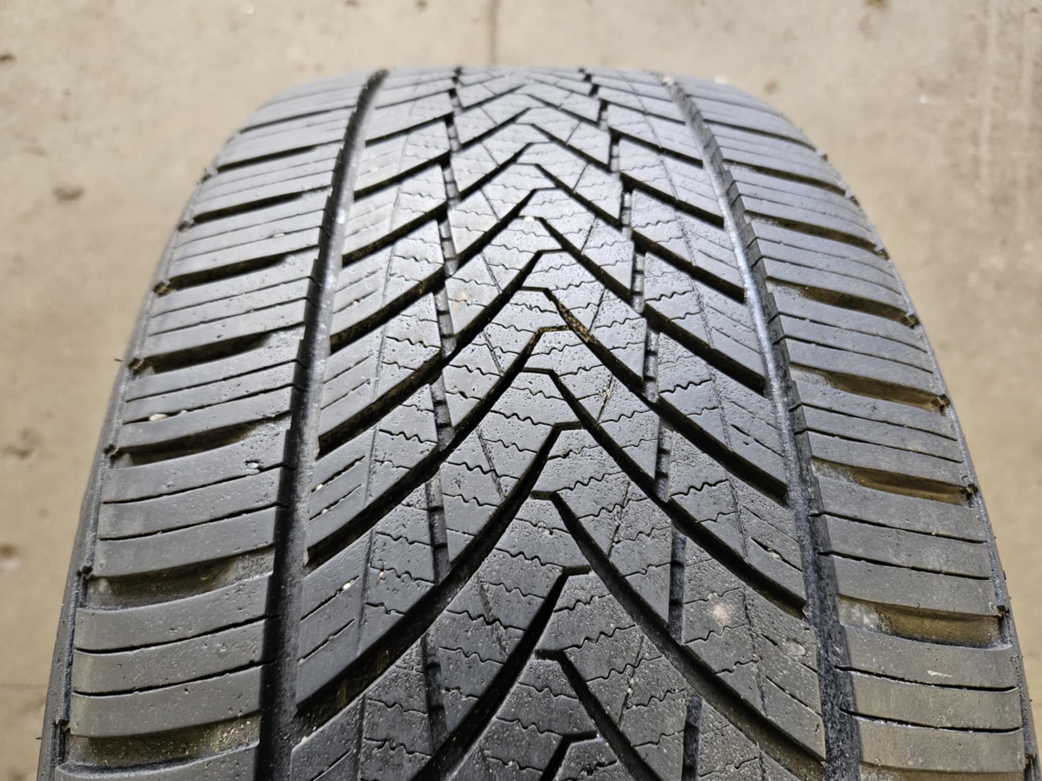 2x 205/40R17 84W XL ZR Tracmax AllSeason / 2x 6,5mm [690]