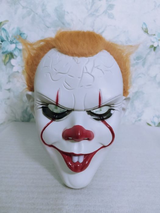 Маскa  Пеннивайза на Хеллоуин