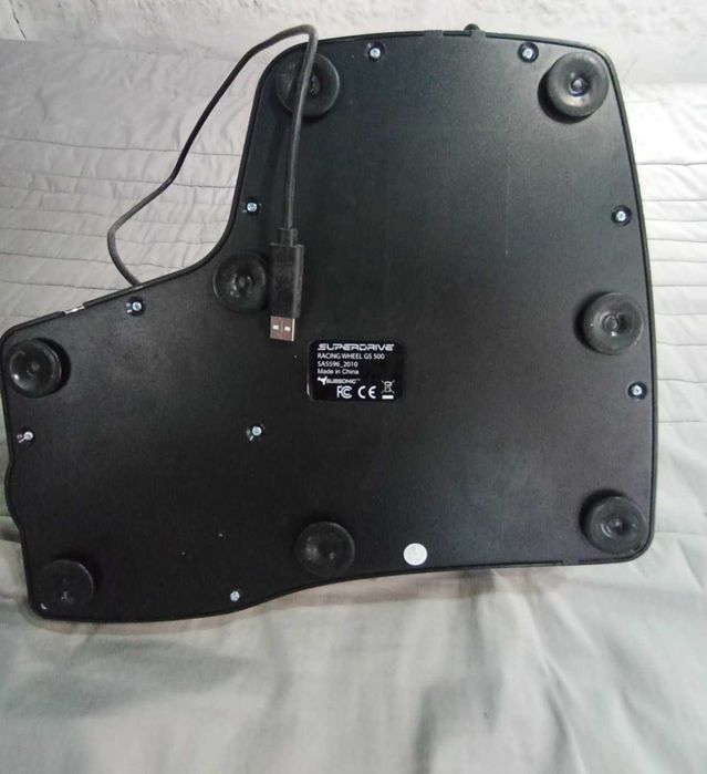 Volante e Pedais Superdrive GS 500 (PS4, Xbox One, PC, PS3)
