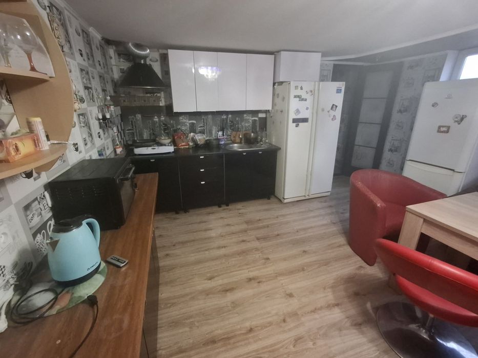 Двоповерховий будинок у центрі