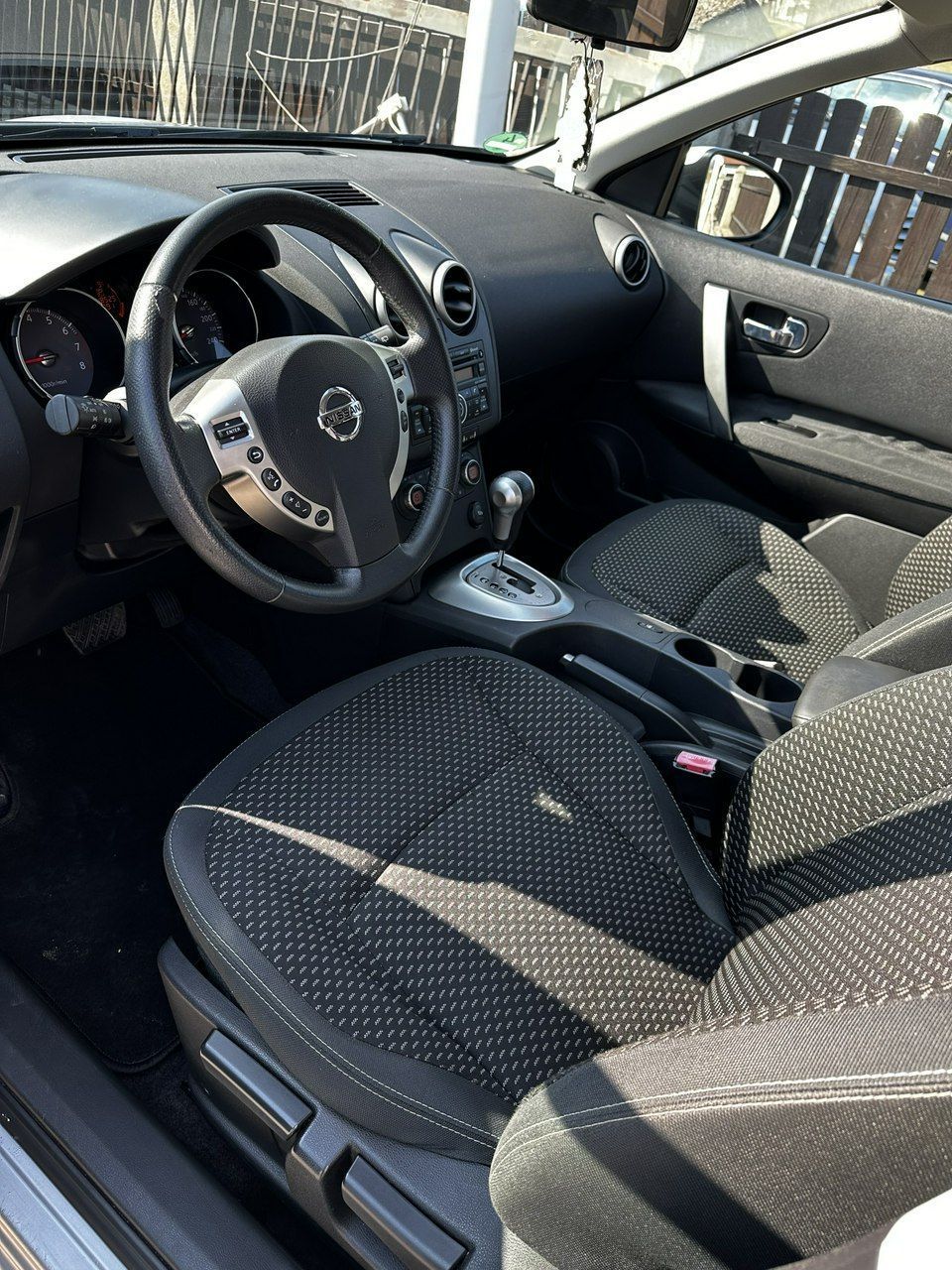 Nissan Qashqai 2,0 benzyna 141 ps automatic swieżo zarejestrowany z Niemiec