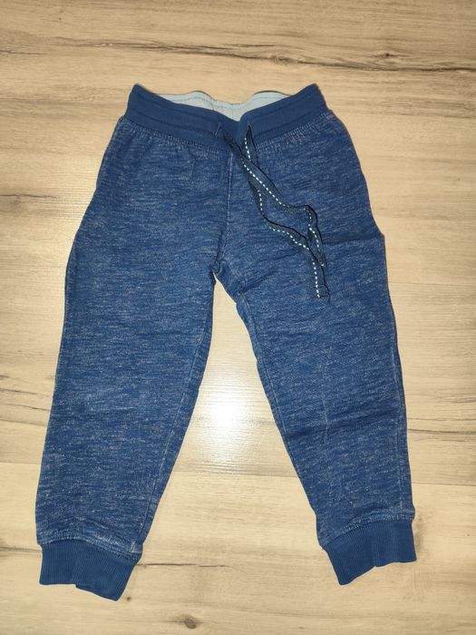 Zestaw spodni dresowych 86 92