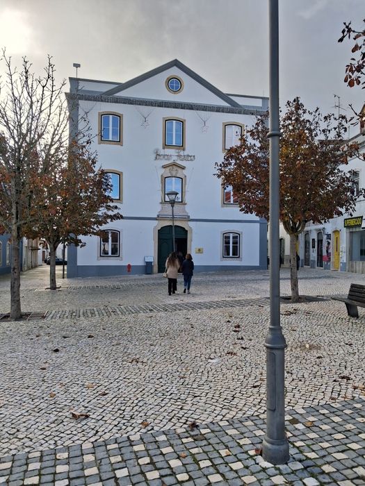 ARRENDO T2 com armazém