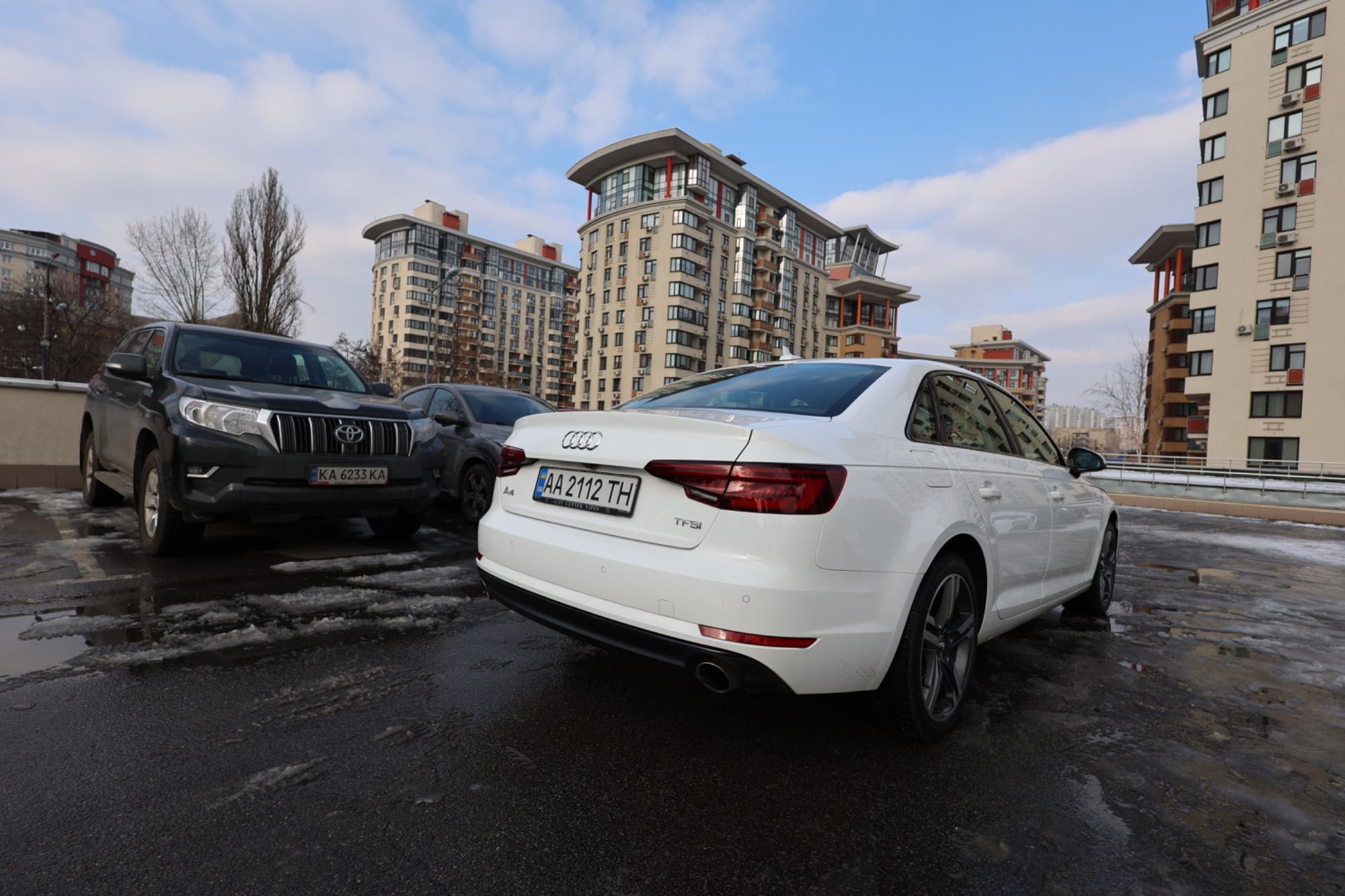 Продаю Audi A4 перша єдина власниця 69000км без дтп