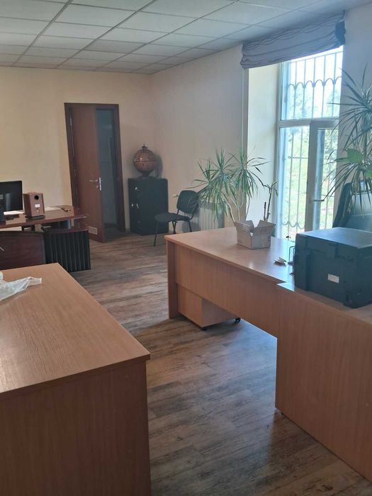 офис в центре с землей