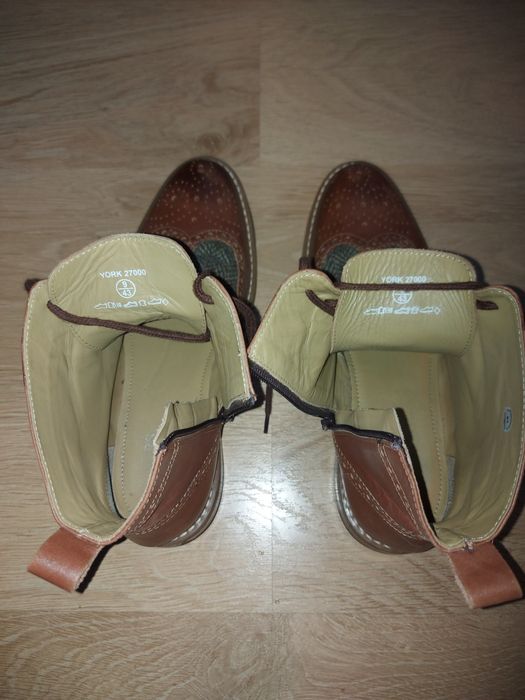 Мужские кожаные ботинки-броги с контрастным
твидовым узором «ёлочка».