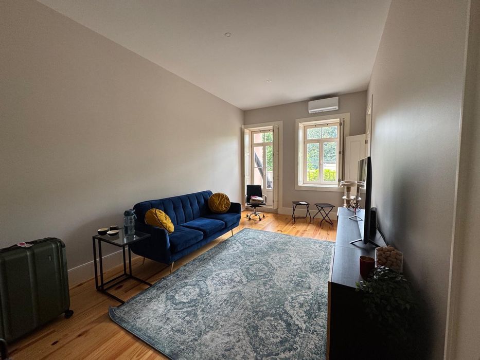 T1 mobilado com jardim