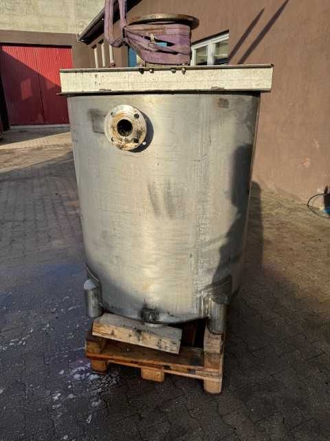 Zbiornik ze stali nierdzewnej z masywnym mieszadłem 1100 l