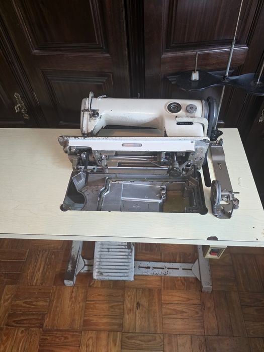 Maquina de costura semi-industrial para desocupar