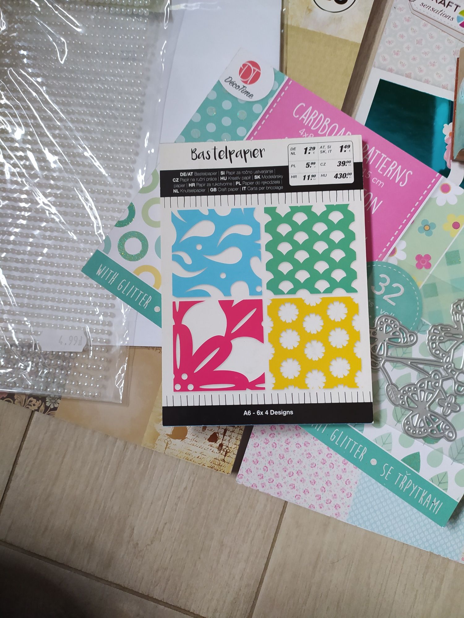 Scrapbooking -pudełko z papierami