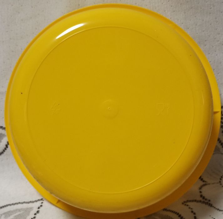 Miska plastikowa żółta.
