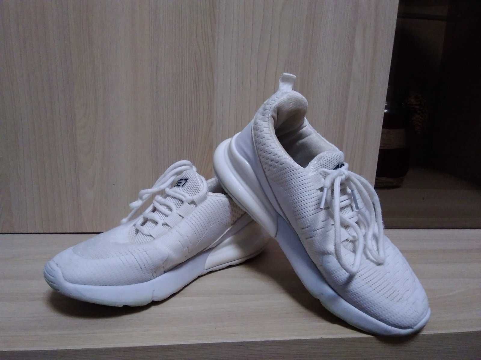 Продам кроссовки Nike