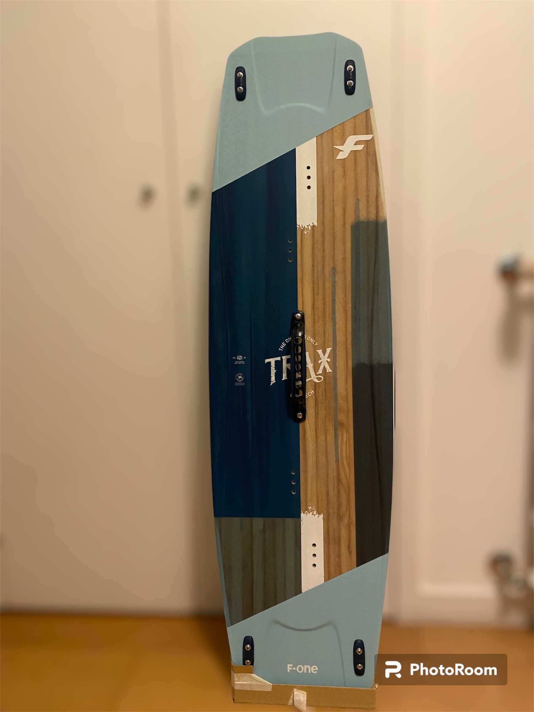 Prancha de Kitesurf F-One Trax HRD Lite Tech 2022 Kiteboard