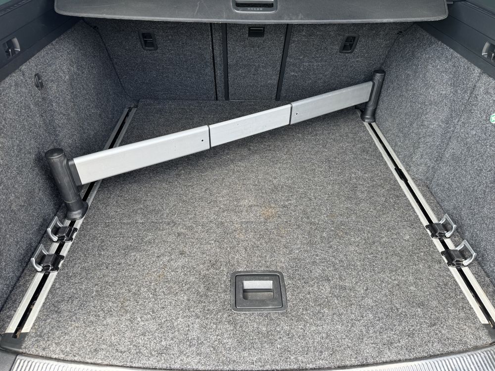Шторка розпорка, тримач, гачки багажника skoda superb 2