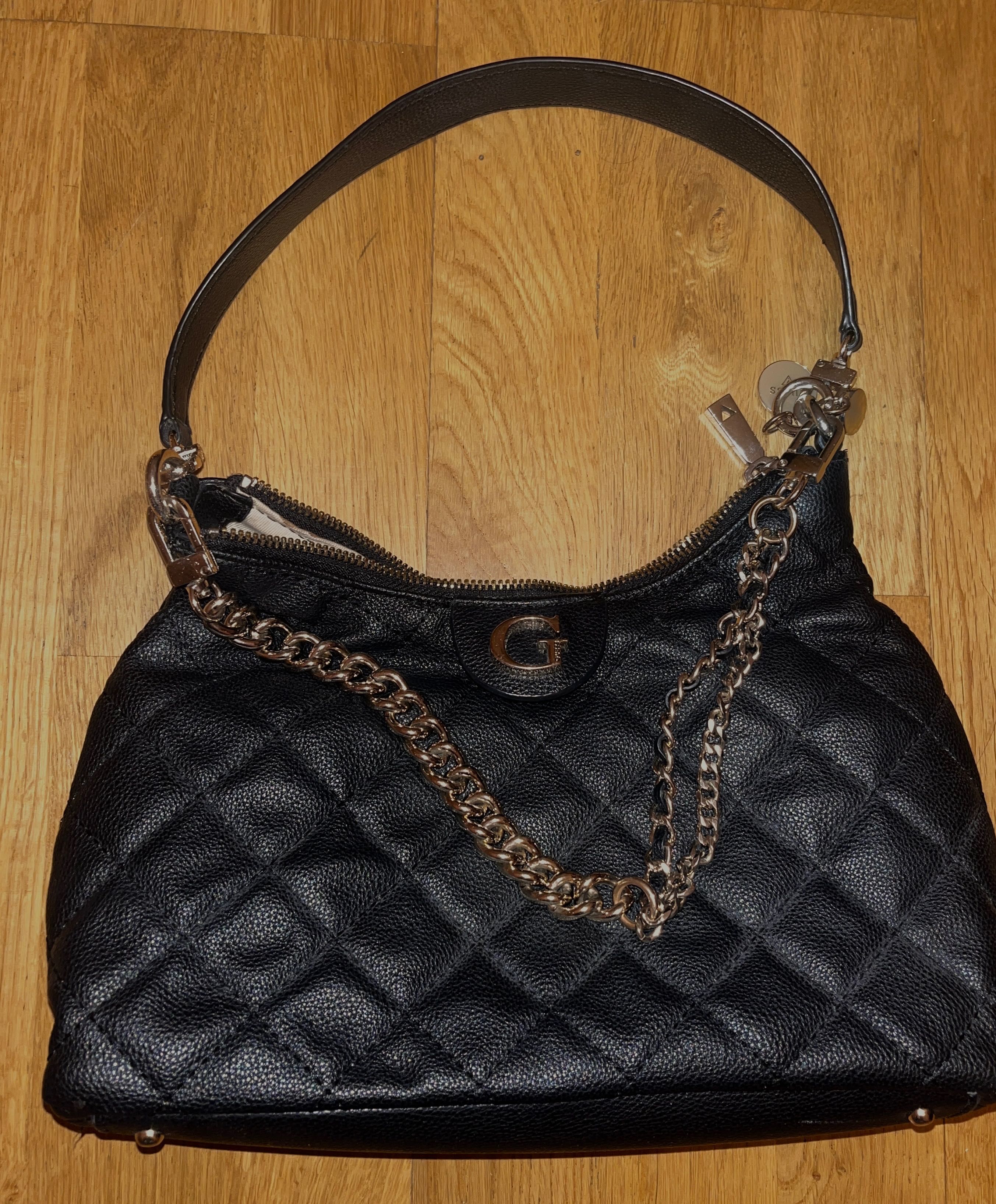Шкіряна сумка Guess