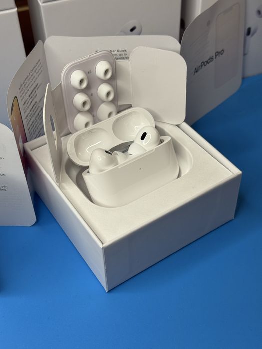 Навушники Apple AirPods Pro 2 Generation з активним шумопоглинанням