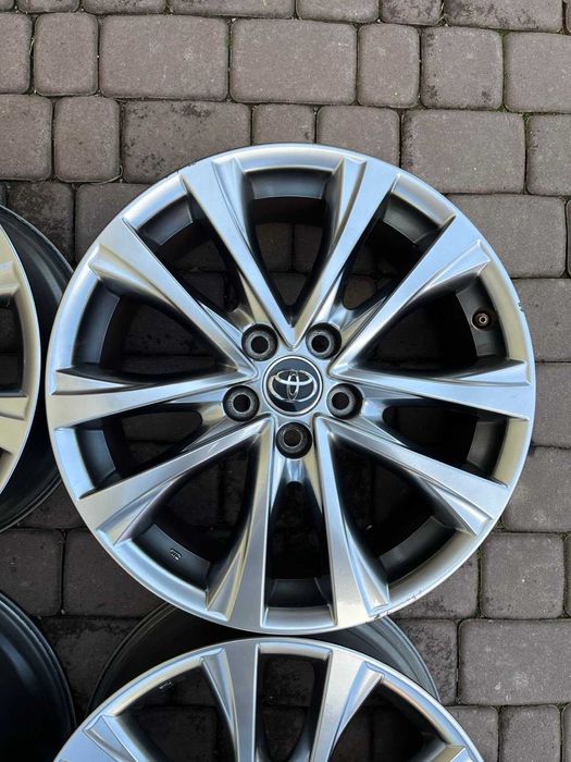 Oryginalne alufelgi Toyota 5x114,3 18 CZUJNIKI RAV 4 C-HR AVENSIS