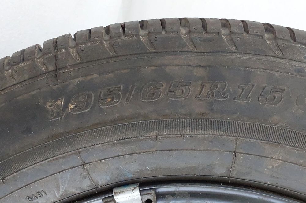 Pneu suplente SEAT Leon (1M1)