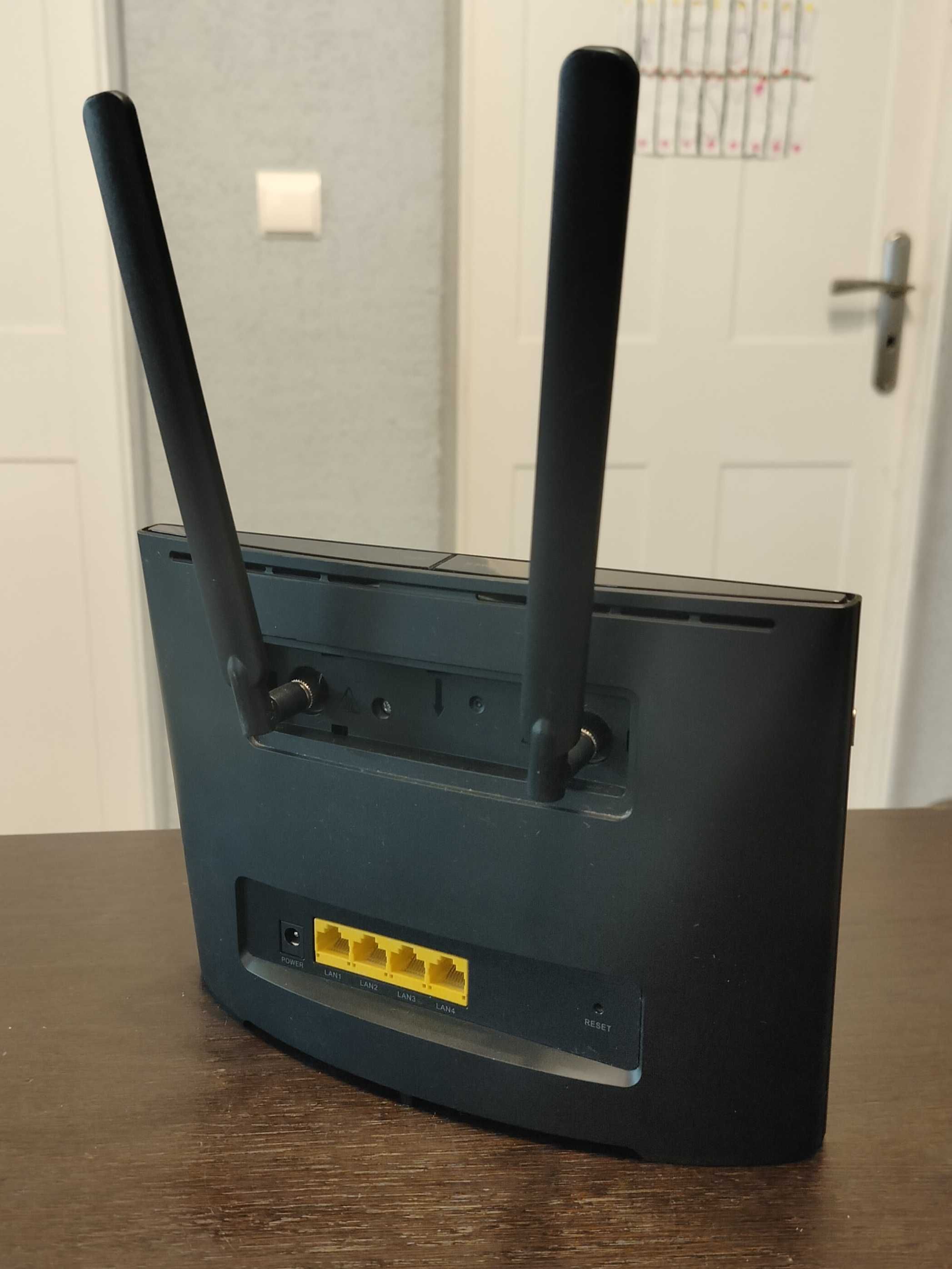 Router HUAWEI B525s -23a Wifi, LTE,  2,4GHz / 5 GHz Modem + Anteny