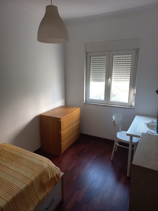 Alugo Quarto em casa partilhada