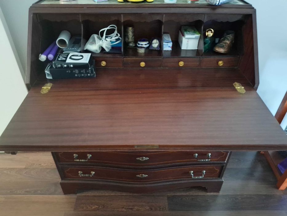 Escrivaninha de embutidos